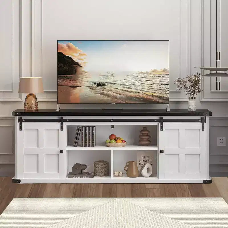 Meuble TV de ferme avec rangement, porte coulissante de style grange et prise de courant