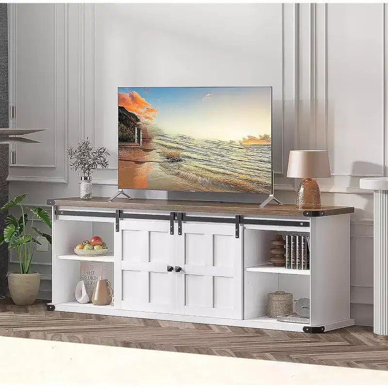 Meuble TV de ferme avec rangement, porte coulissante de style grange et prise de courant