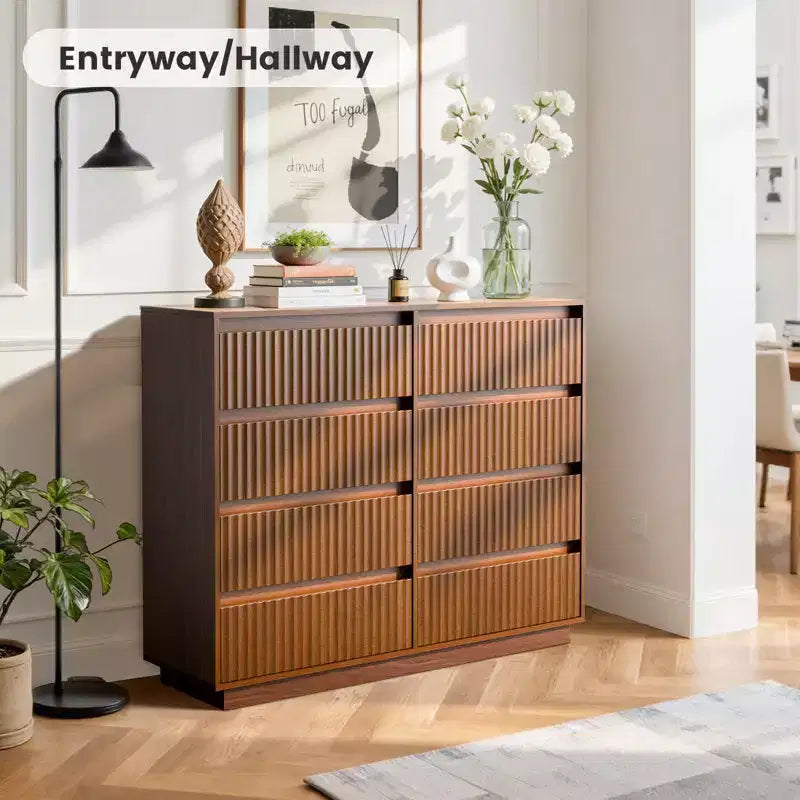 Commode 8 tiroirs avec panneau cannelé ondulé