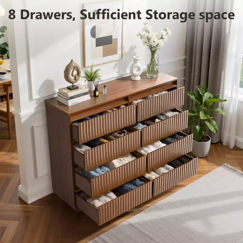 Commode 8 tiroirs avec panneau cannelé ondulé